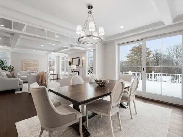 17 Wyndemere Ln, Natick, MA 01760