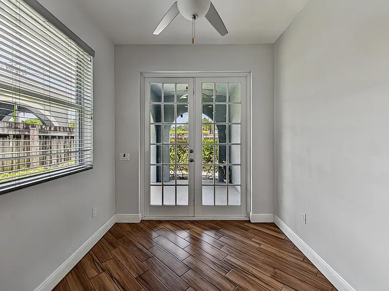 1135 NE 3rd Ave — Photo 21