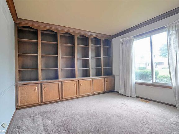 4th image of 8726 Woodsman Ct