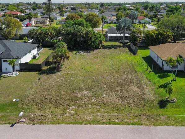 617 SW 11th Pl, Cape Coral, FL 33991