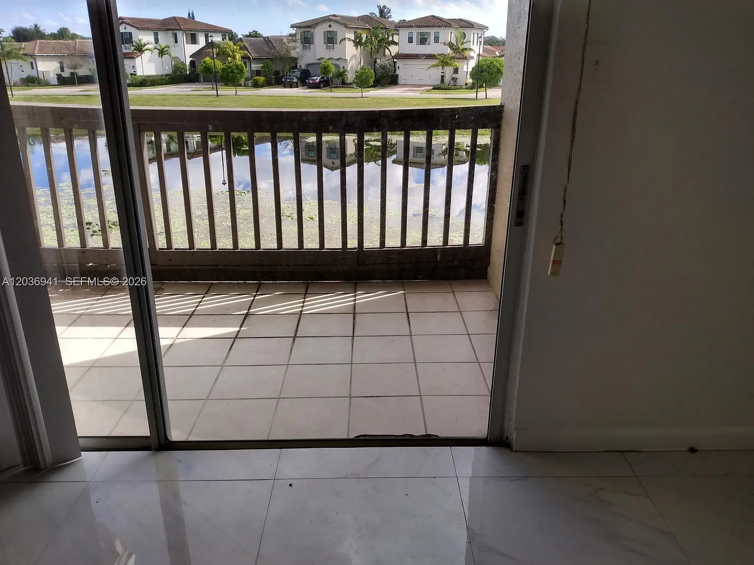 2 bed, 2.0 bath, 978 sqft, $2,350 — Photo 2