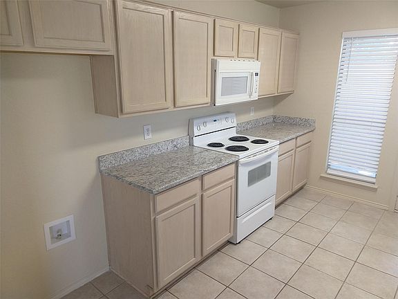 4th image of 3307 Scenic Glen Dr
