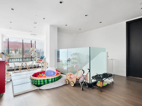 429 Kent Avenue image 12 of 21