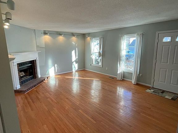 2nd image of 224 Georgetown Dr #224