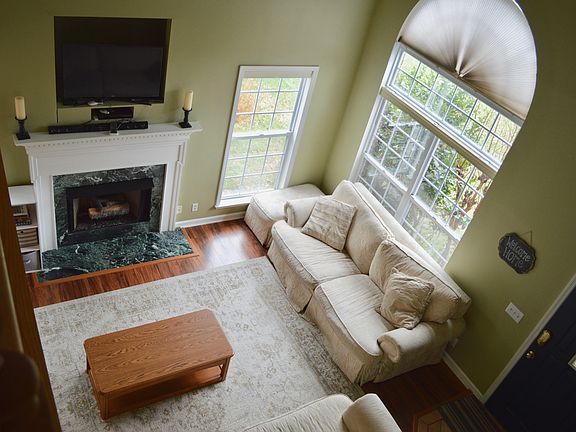 Spacious living room