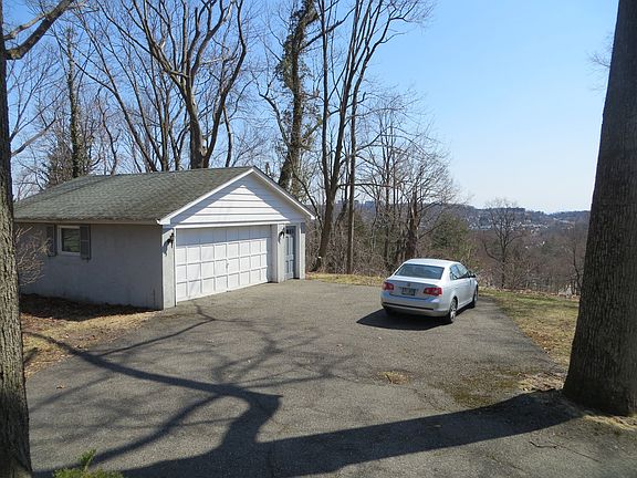 Large 2.5 Car Garage