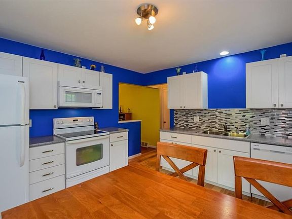 2nd image of 2295 Edgewater Dr NE