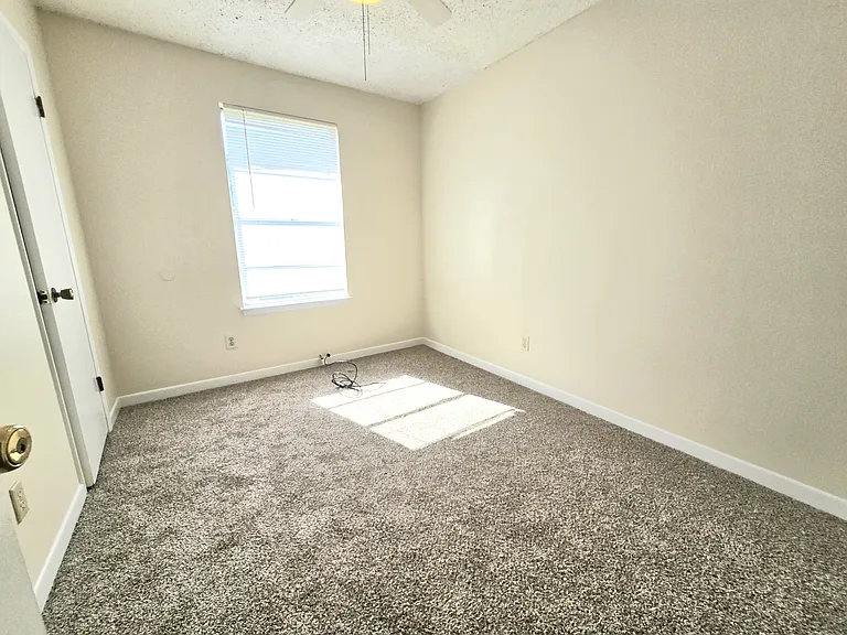 3230 Palmdale Ave — Photo 10