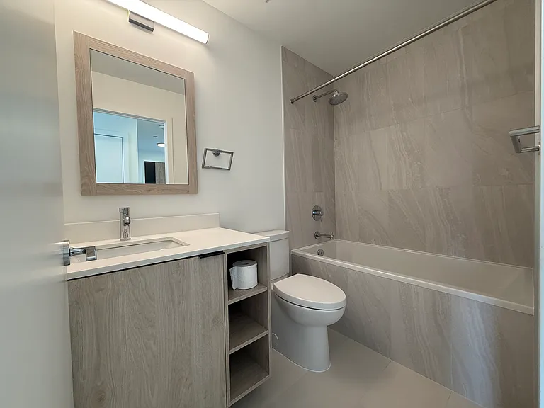 1007 The Queensway #1409 — Photo 11