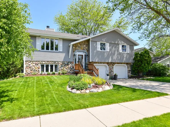 1914 Hollow CIRCLE, West Bend, WI 53090