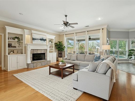 4th image of 424 Laurelleaf Ln