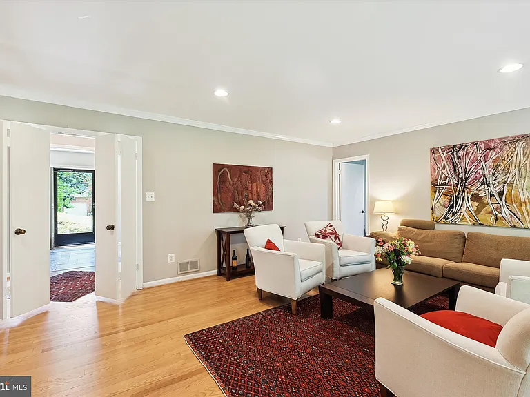 6324 Lenox Rd — Photo 12