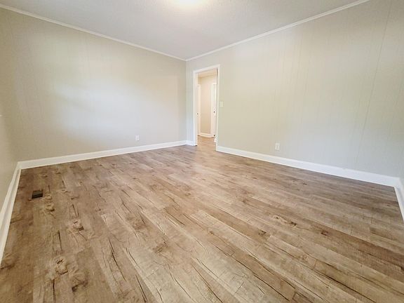 4th image of 104 Sunset Dr