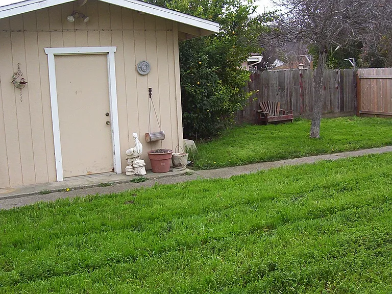 215 S D St — Photo 25