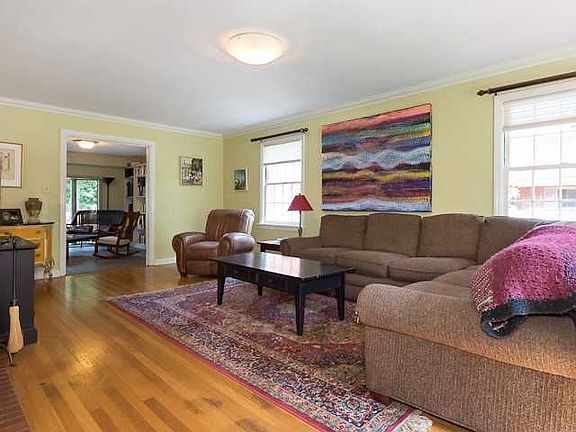2nd image of 55 N Roosevelt Ave