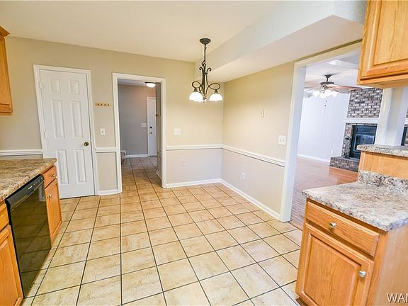 4th image of 7404 Oakmont Ln
