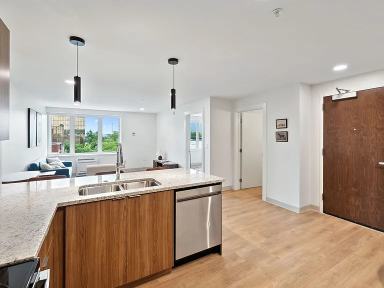 West 6th Apartments — Photo 63