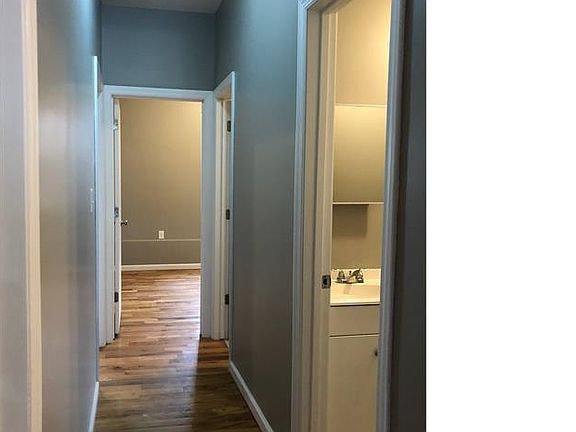 3rd image of 92 Laurel Ave Floor 1
