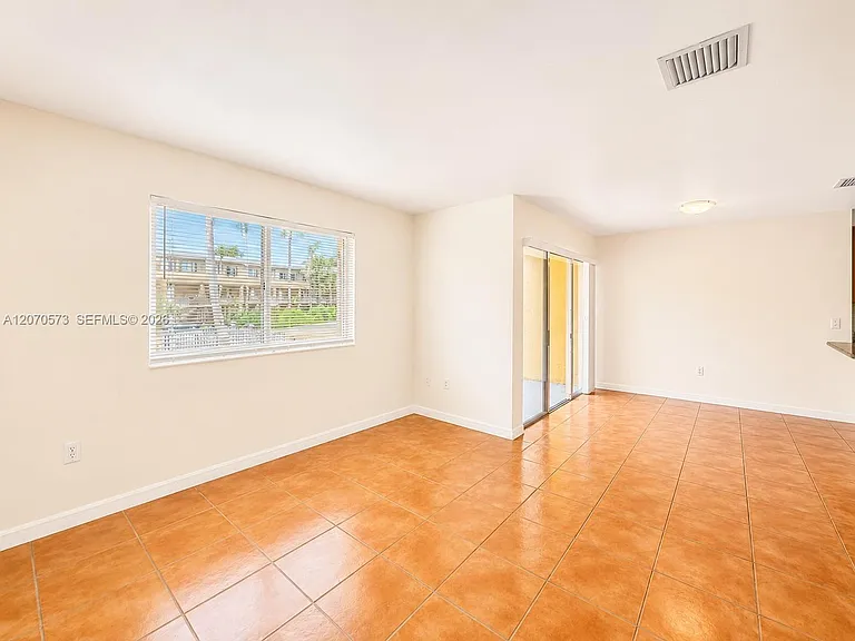 6235 Kendale Lakes Cir #239 — Photo 6