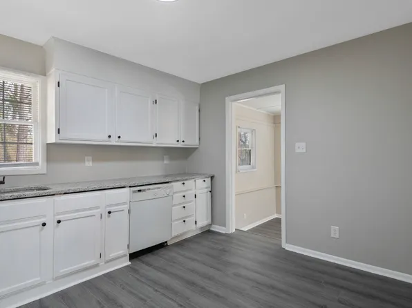 7252 Ainsley St, Fayetteville, NC 28314