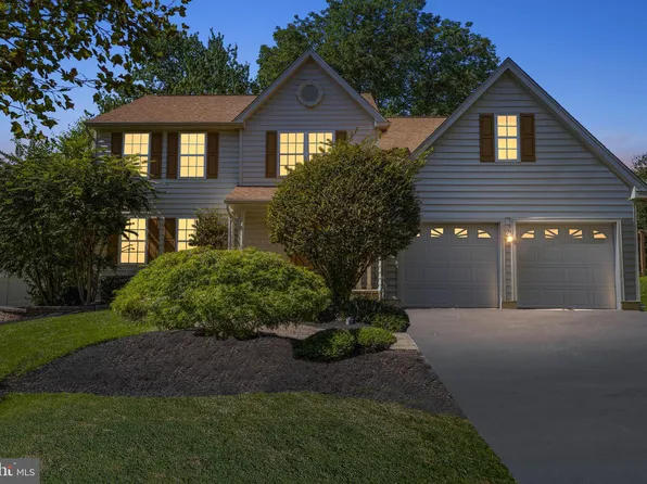 1263 Woodsview Dr, Garnet Valley, PA 19060