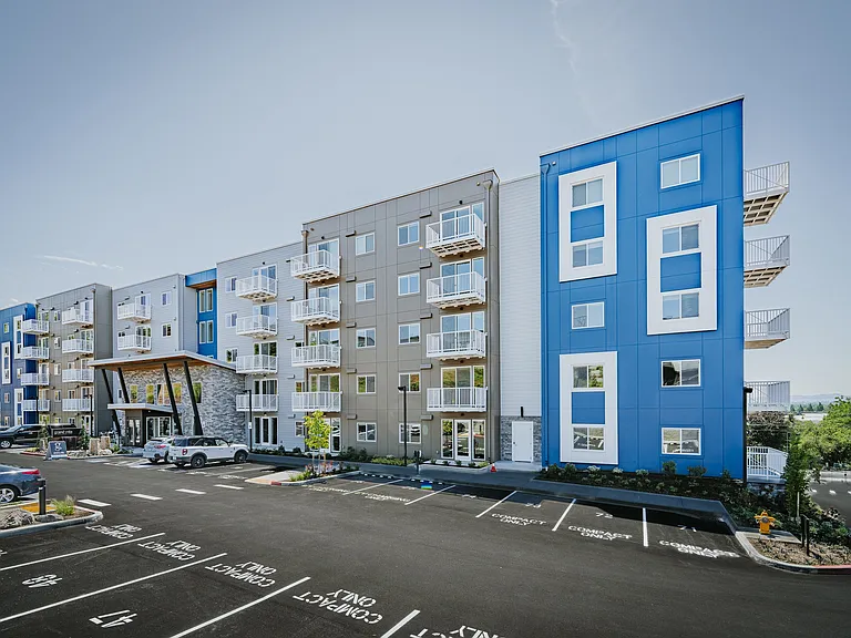 Grand Vista Apartments — Photo 42