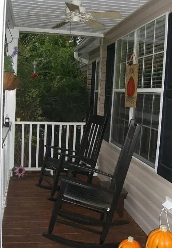 4 bed, 2104 sqft, $2,300 — Photo 2