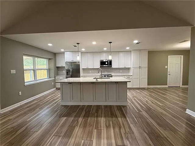 200 Tallwood Dr — Photo 13