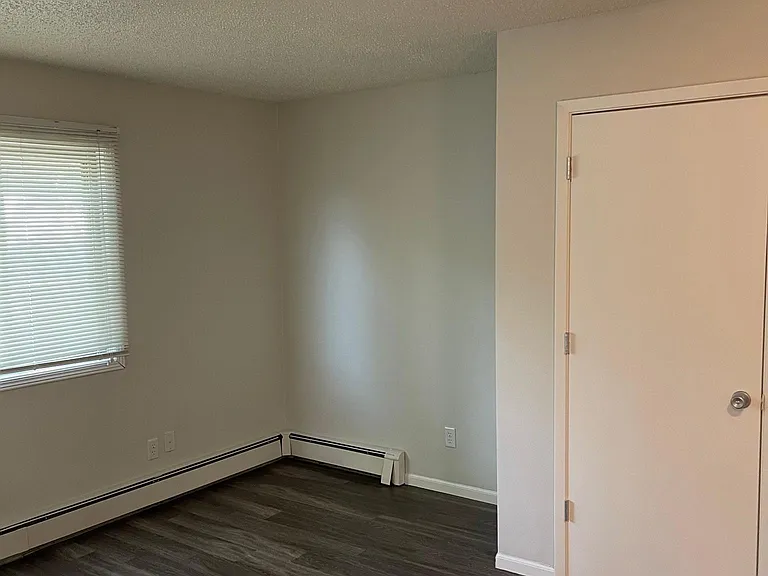 433 S Van Buren St #5 — Photo 5