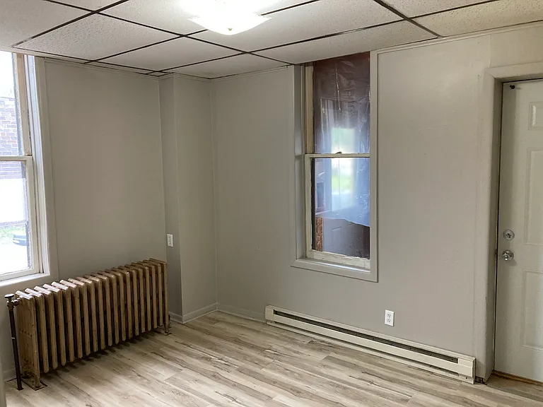 413 Tainter St — Photo 8