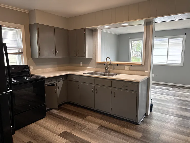 2224 Villa Ave — Photo 3