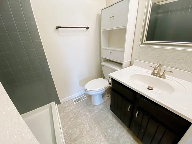 7270 Huntsmen Cir #F — Photo 15