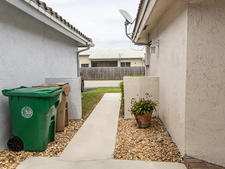 5851 Bristol Ln — Photo 23