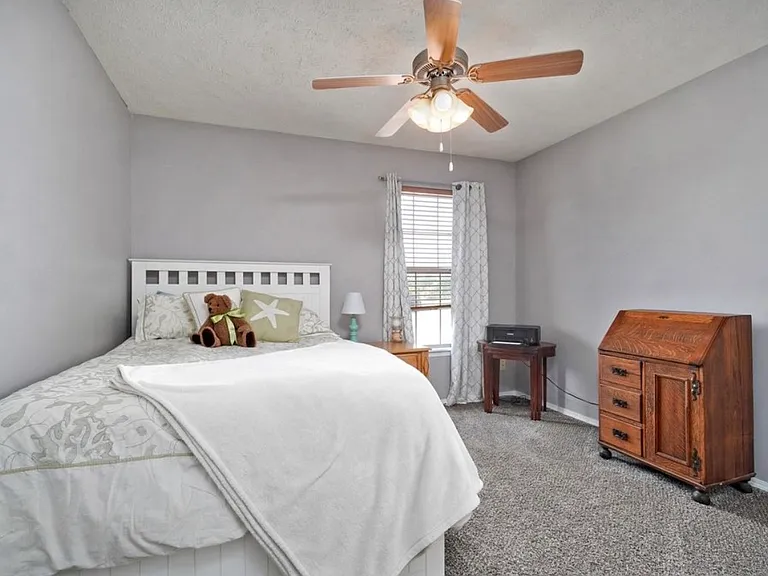 2540 W Delmar St — Photo 24