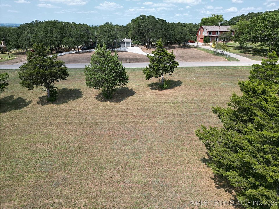 2nd image of 624 Country Club Rd
