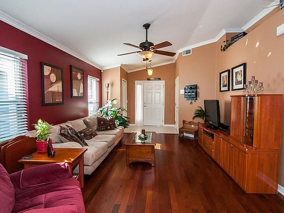 4th image of 7949 Carriage Pointe Dr