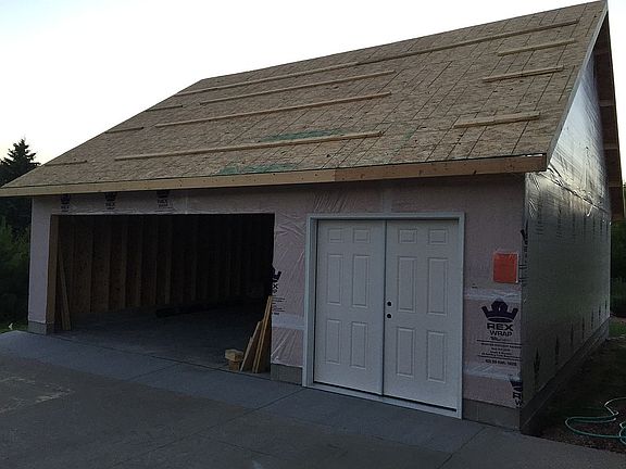 Detached 2.5 car garage 2016