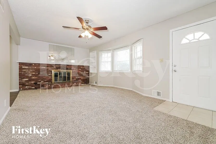 3 bed, 2.0 bath, 1971 sqft, $2,095 — Photo 2