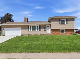 3822 Wilkes Ave, Davenport, IA 52806