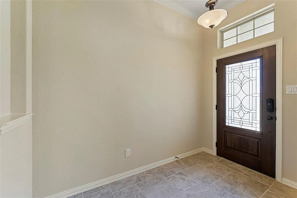 4 bed, 2.0 bath, 2284 sqft, $2,650 — Photo 4