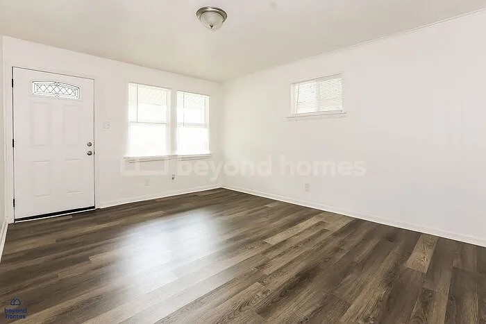 5708 Wisteria Ct — Photo 3