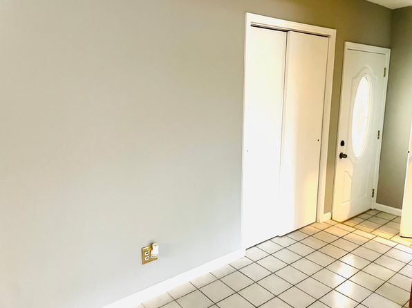 213 Douglas Rd, Roselle, NJ 07203