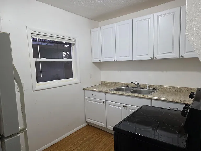 320 S 9th St #3 — Photo 4