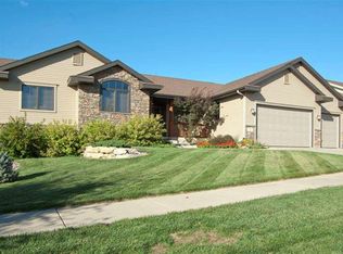 515 Skyview Dr, Waunakee, WI 53597