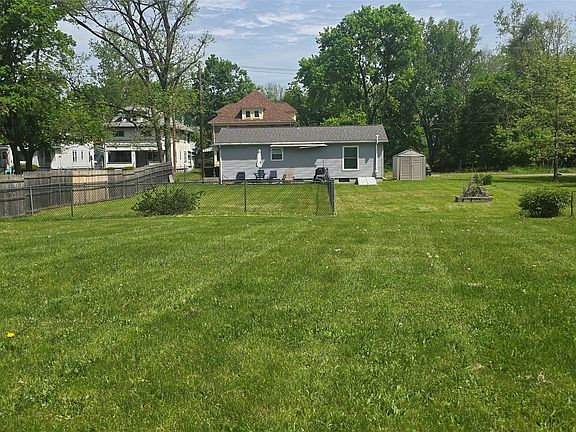 3rd image of 8 Wayne Ave