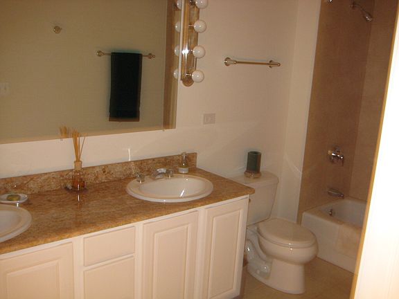 5th image of 4740 S Ingleside Ave #3N