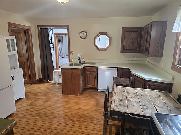 5th image of 714 Ridge St