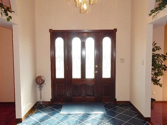 A Large foyer welcomes you as you enter.