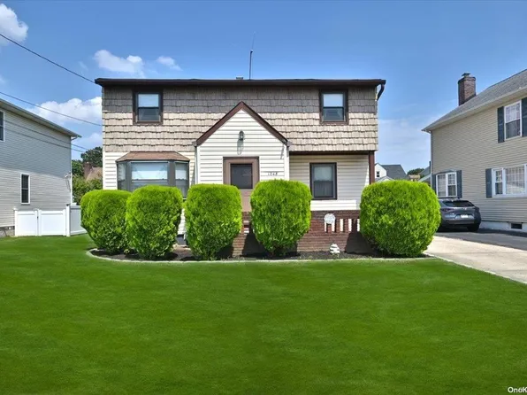 1048 N 6th Street, New Hyde Park, NY 11040