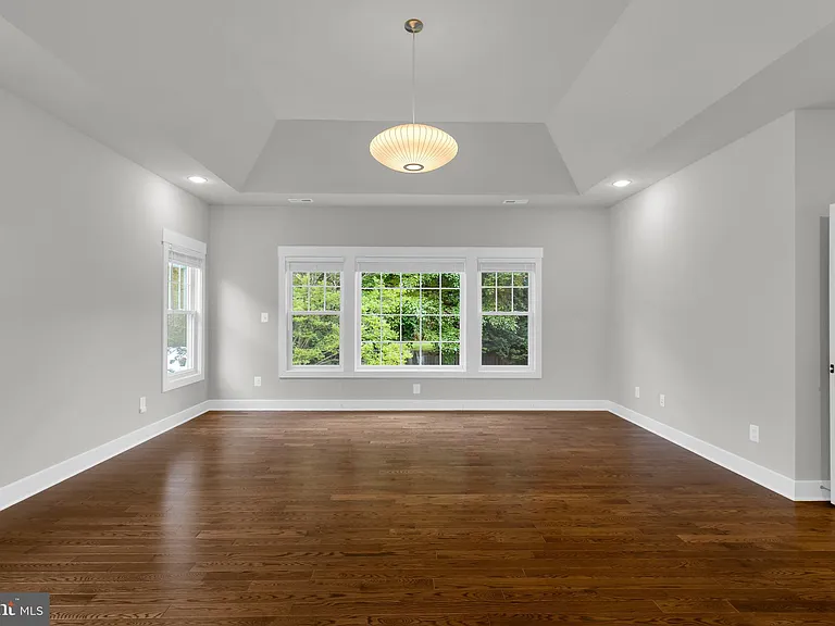 2233 N Underwood St — Photo 29